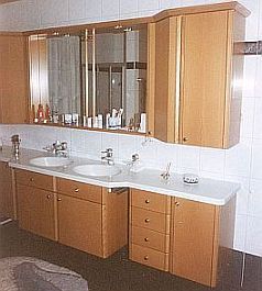 Waschtischverbau und Spiegelschränke