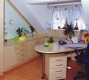 Schreibtisch mit Rollschrank