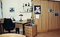 Schreibtisch, Rollschrank,
      Wäscheschränke