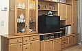 Schrankverbau mit Vitrine
         und TV-Nische