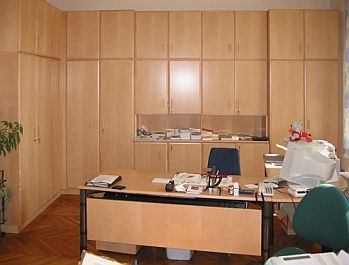 Büroeinbauschrank und Schreibplatz